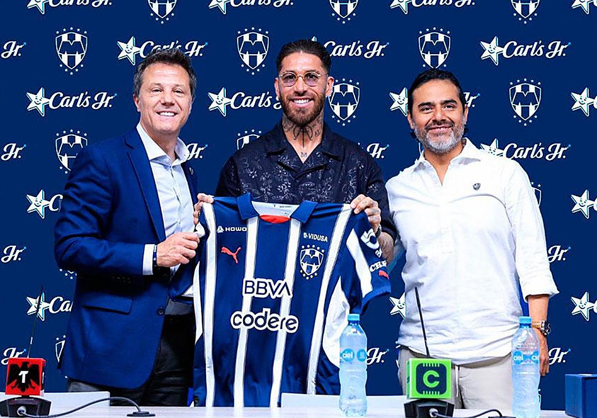 Sergio Ramos, junto a Noriega y Héctor Lara