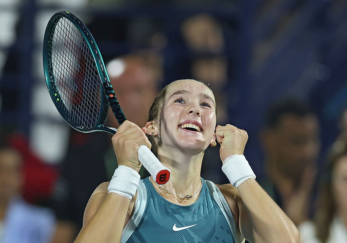 Mirra Andreeva celebra el título en Dubái