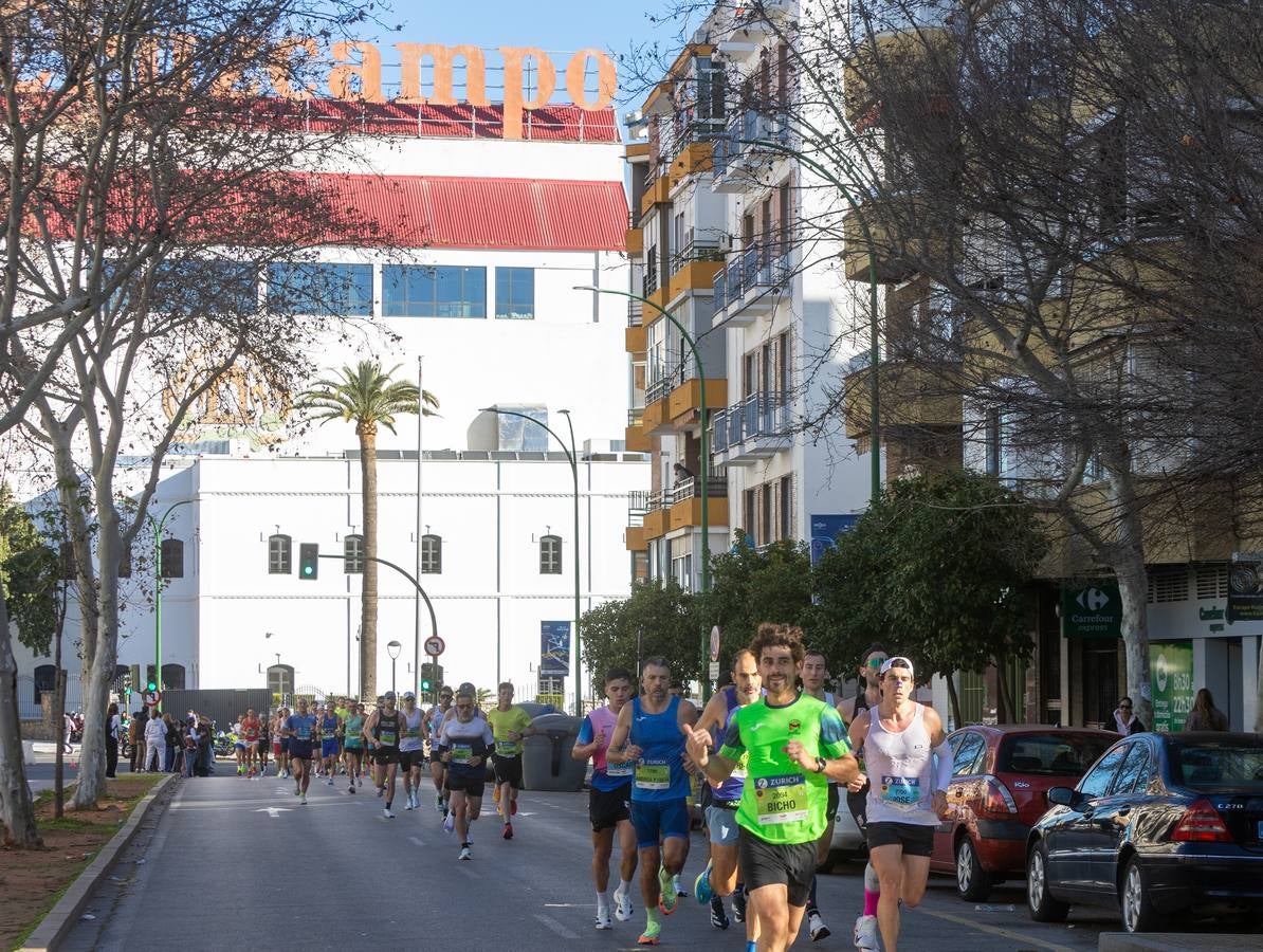 La maratón recorrió alguno de los principales barrios de la capital hispalense