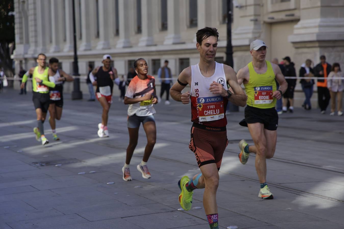 La prueba sevillana supone un gran aliciente para los corredores profesionales y amateur