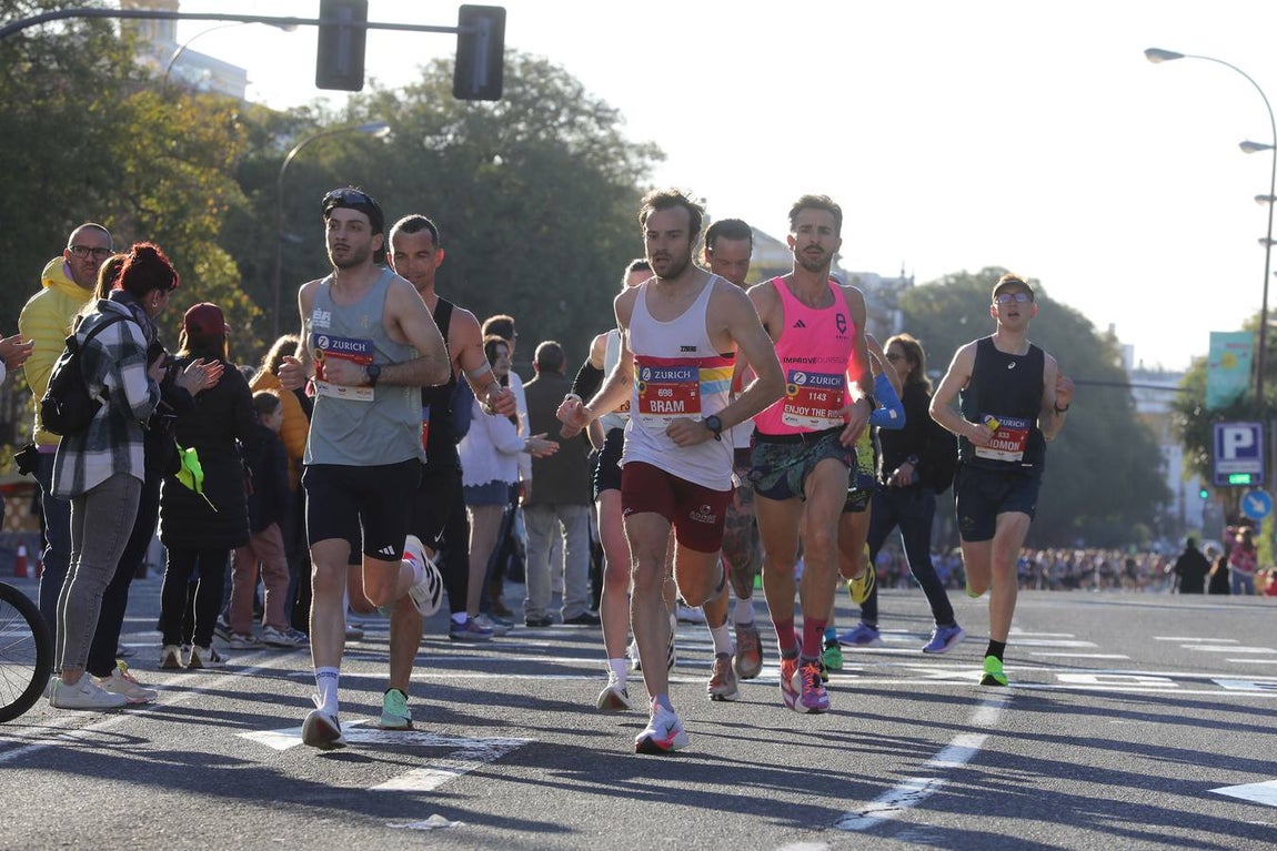 Un total de 14.000 corredores se han dado cita en esta maratón de 2025 en la capital sevillana 