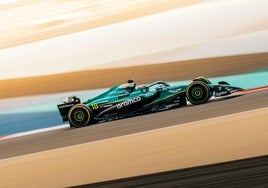 Fernando Alonso estrena el Aston Martin en Baréin