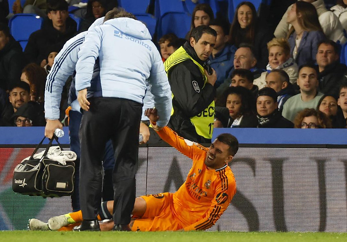 Dani Ceballos, dolorido tras sufrir la lesión en Anoeta