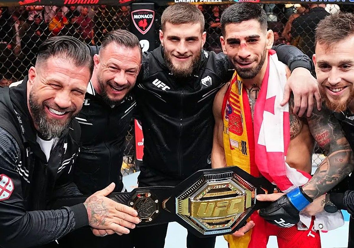 A la izquierda de la imagen, Jorge Climent