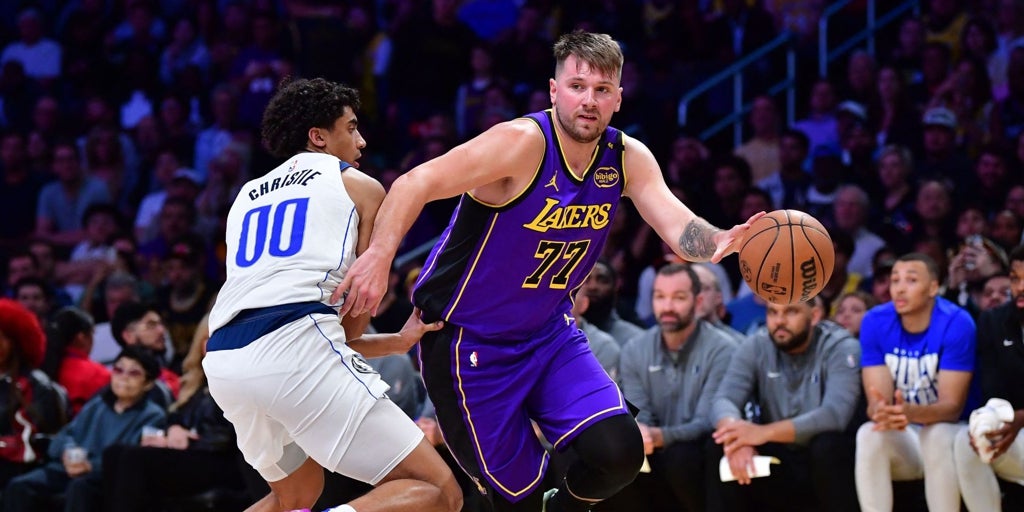 Doncic pasa de «la cerveza y las cachimbas» y lleva a los Lakers a una nueva dimensión