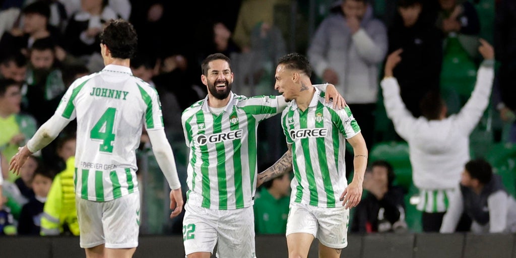 Antony y su futuro: «Es muy temprano para hablar de eso, ahora estoy disfrutando todos los días en el Betis»