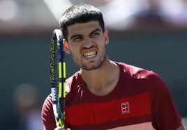 Carlos Alcaraz celebra un punto en Indian Wells.