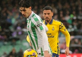 Johnny Cardoso buscó la amarilla en su cambio para llegar limpio al derbi Betis - Sevilla