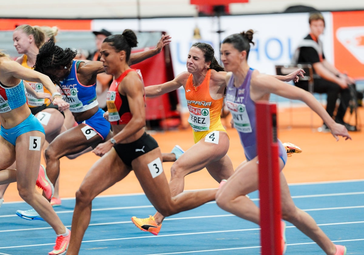 Llegada a la meta de Maribel Pérez en su semifinal del Europeo de Appeldoorn