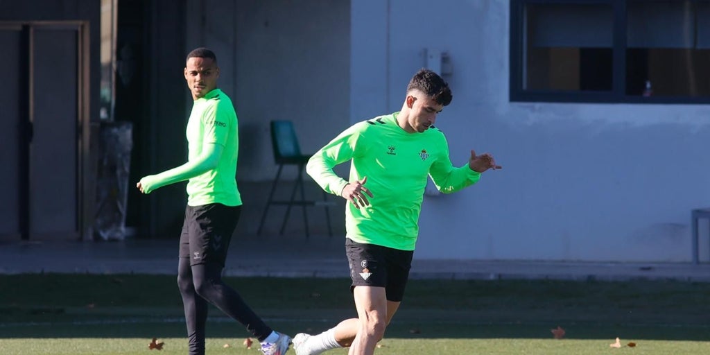 Lo Celso se probará esta semana y Marc Roca volverá tras el parón