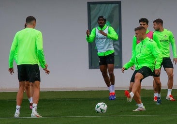 El Betis se ejercita pensando en Guimaraes sin Lo Celso ni Marc Roca