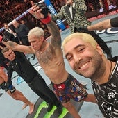 Diego Lima, junto al presidente de la UFC, Dana White, y Charles Oliveira