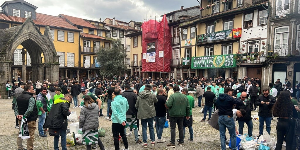 La fiesta del Betis: Guimaraes se viste en la previa con los colores verdiblancos