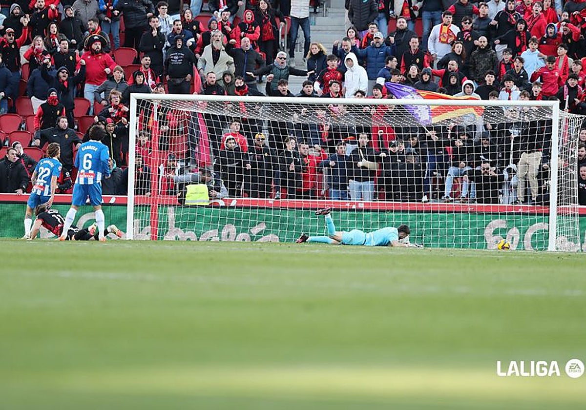 Penalti anotado por el Mallorca. Joan García detuvo dos de los tres lanzados