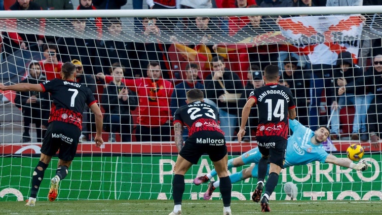 El Mallorca se lleva el surrealista partido ante el Espanyol