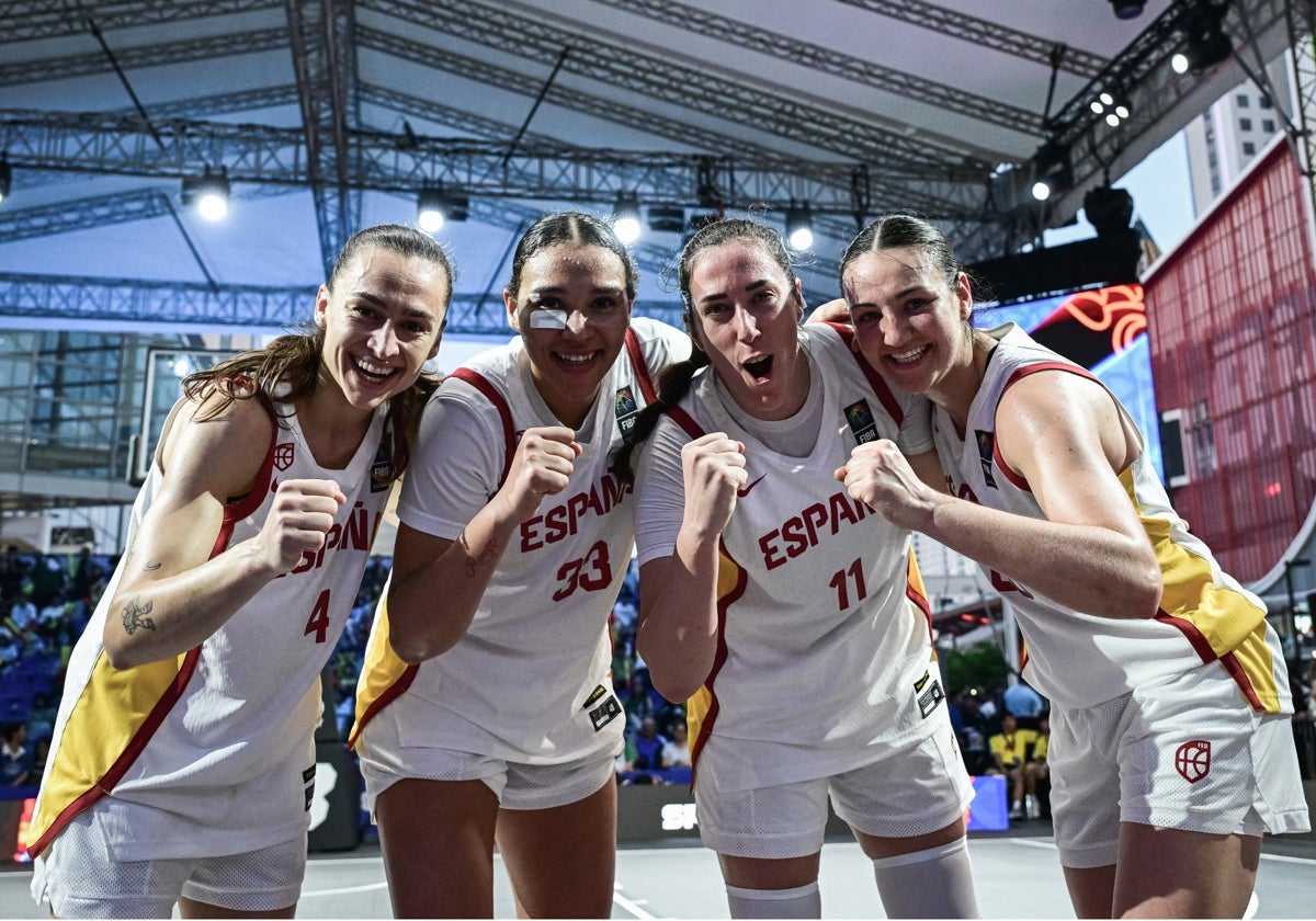 De izquierda a derecha, Alba Prieto, Cecilia Muhate, Vega Gimeno y Ainhoa Gervasini