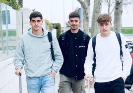 Comunión entre Juanlu, Kike Salas y Jesús Rodríguez en vísperas al derbi sevillano