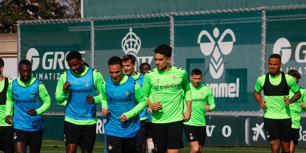 Lo Celso y Johnny Cardoso, al margen en el primer entrenamiento del Betis en el parón