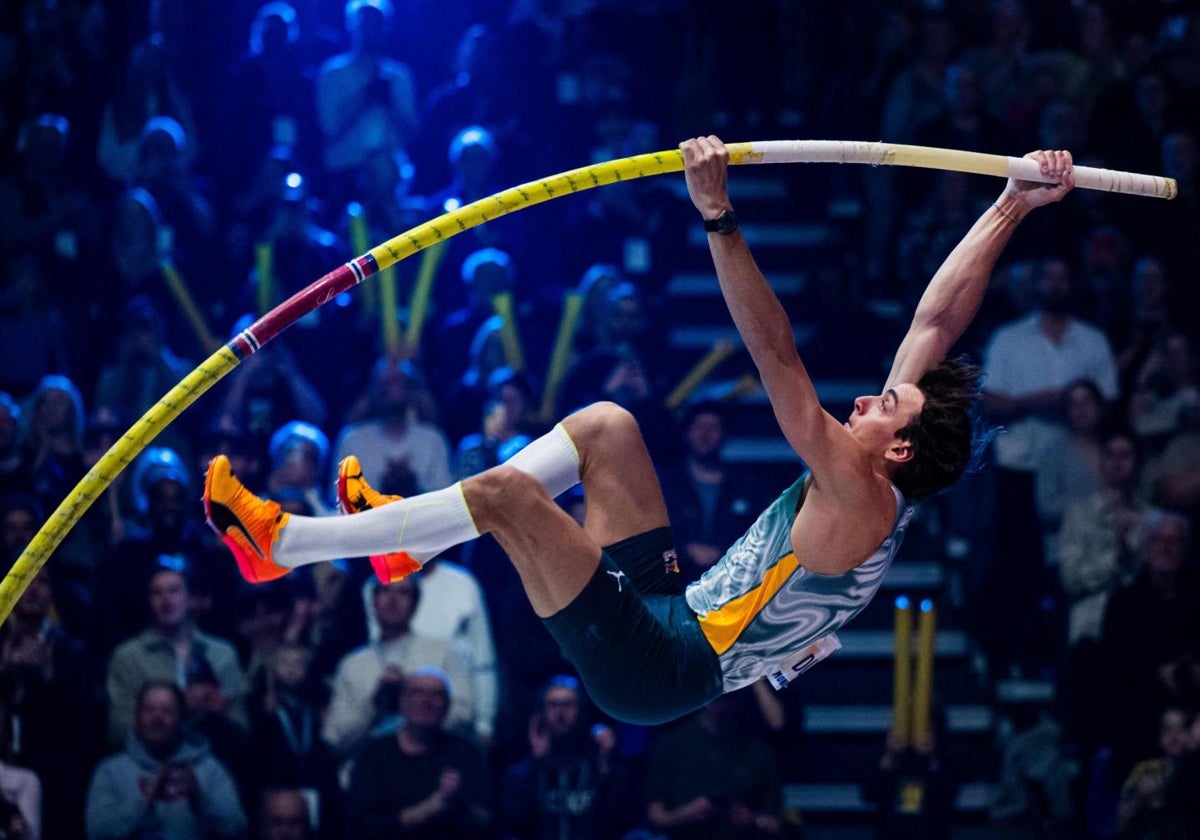 Mondo Duplantis, estrella en el Mundial indoor de Nanjing