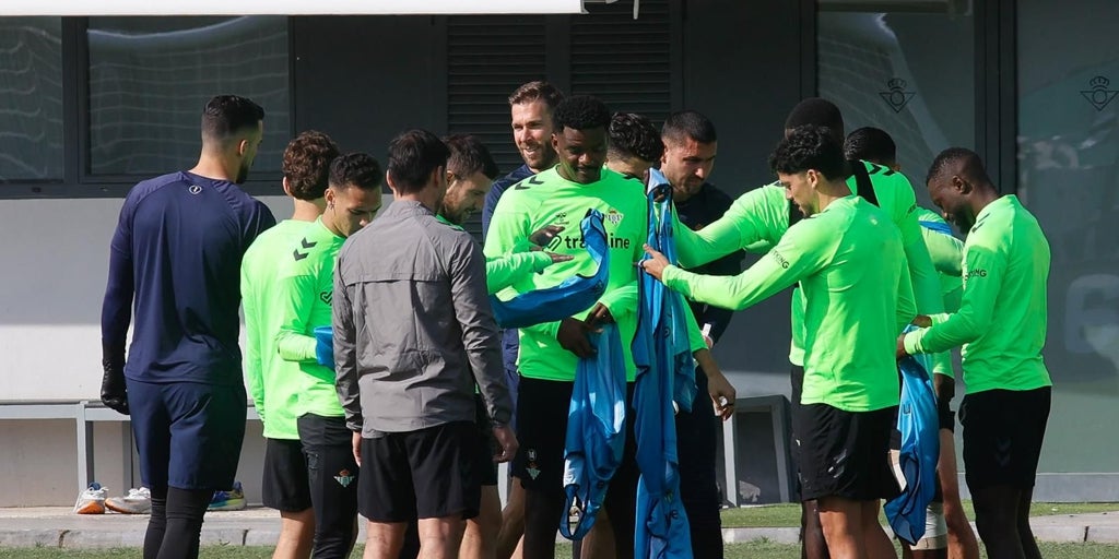 Isco y Adrián hacen trabajo aparte en la sesión del Betis