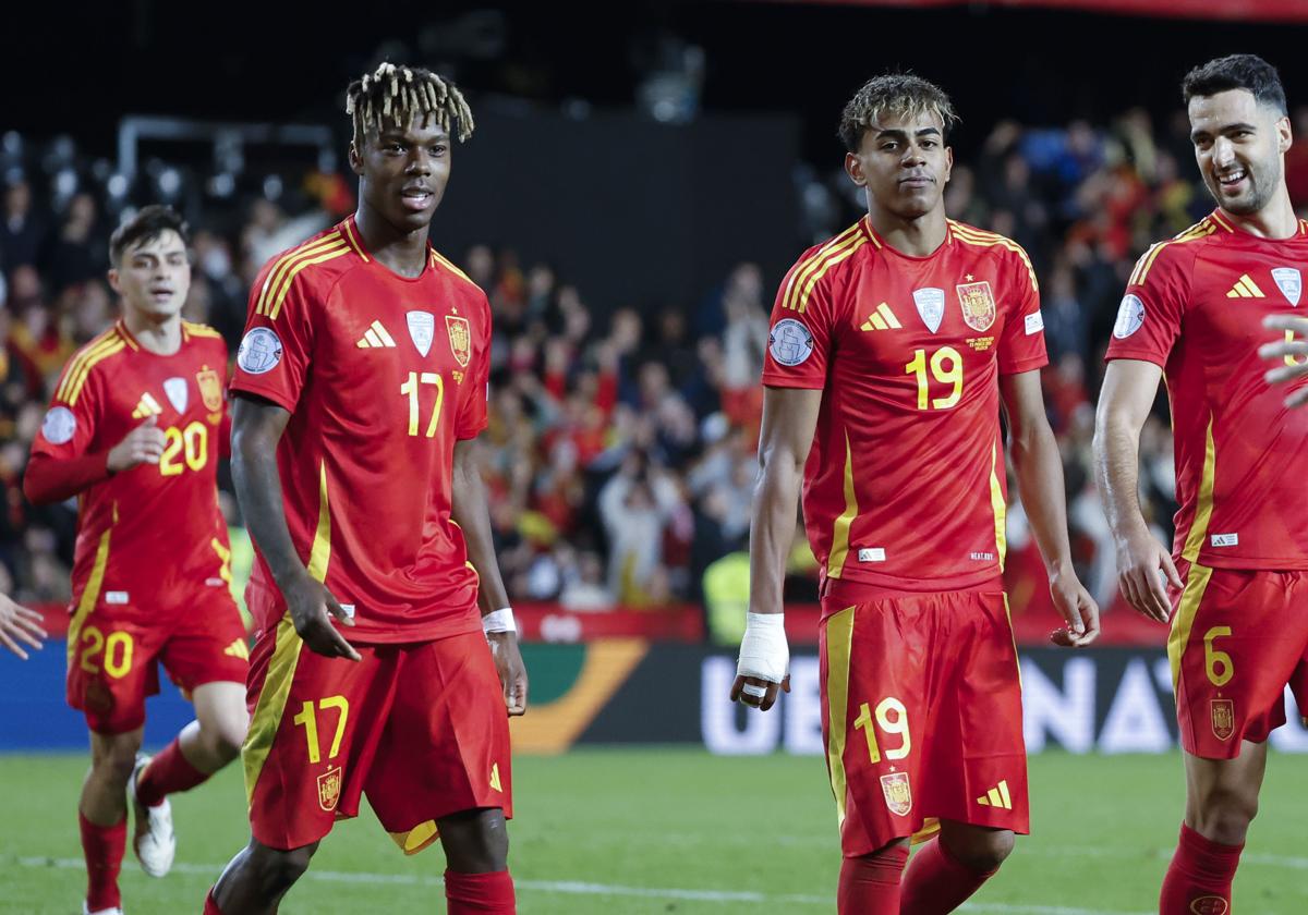 Nico Williams y Lamine Yamal celebrando el gol contra Países Bajos