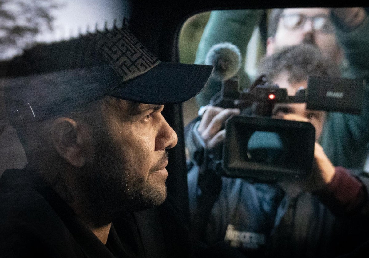 Alves, llegando a su casa ser absuelto por el Tribunal Superior de Justicia de Cataluña