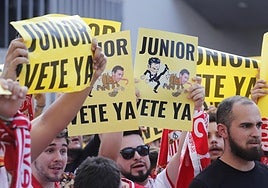 La afición del Sevilla FC convoca nuevas protestas en la previa del partido ante el Atlético: «Si no luchamos, ya hemos perdido»