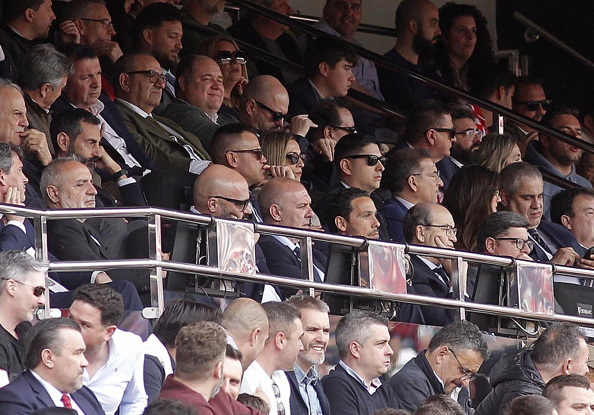 José María del Nido Carrasco y José Castro, entre otros representantes este domingo en el Ramón Sánchez-Pizjuán