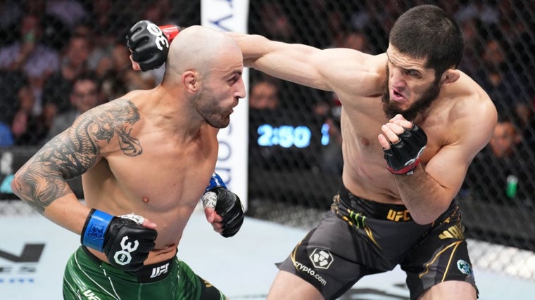 Alexander Volkanovski contra Islam Makhachev en su primera pelea