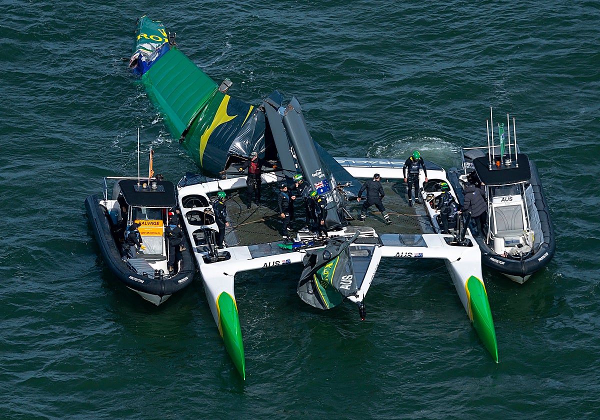 El F50 australiano después de romper el ala rígida en el Gran Premio de San Francisco