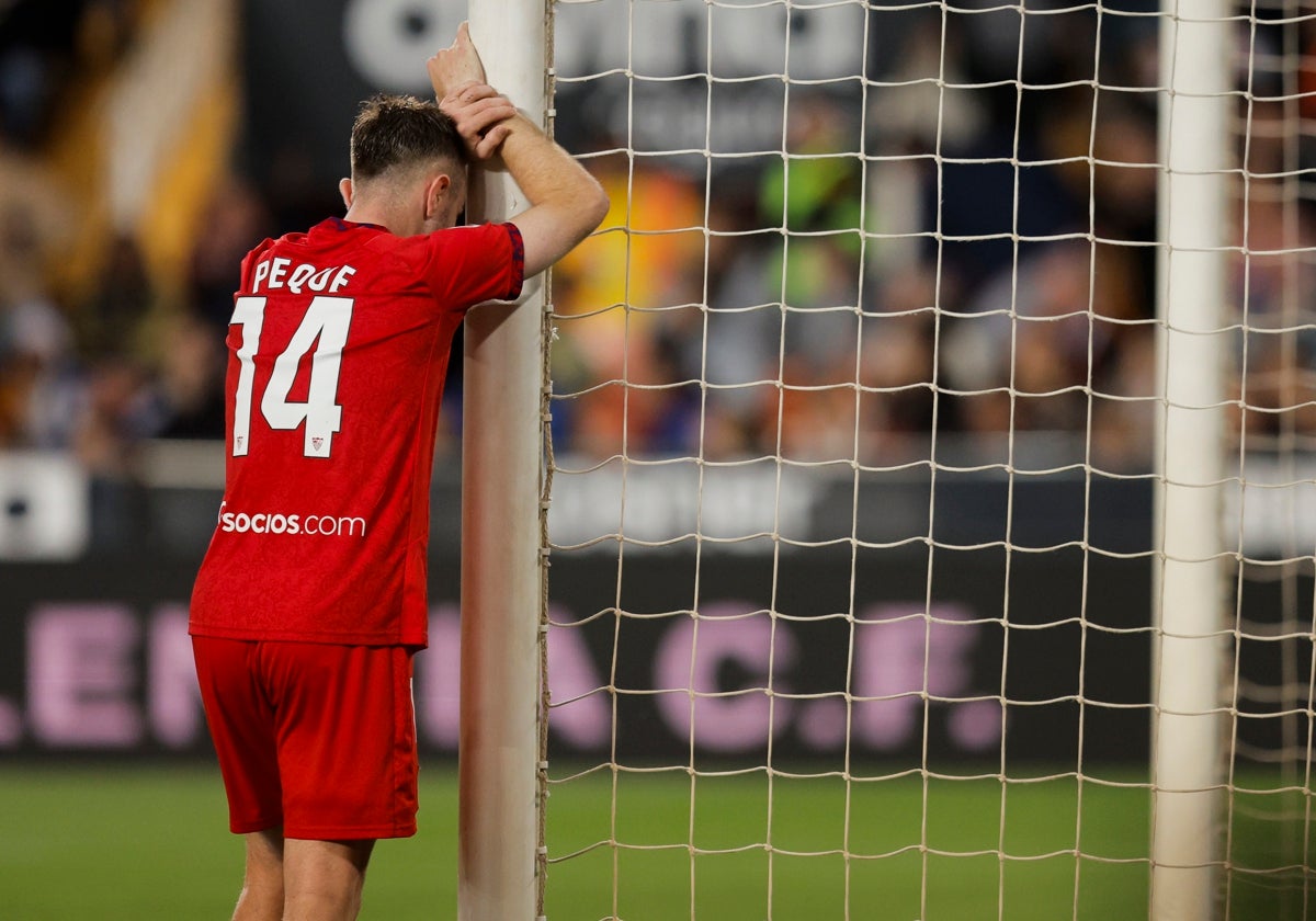 Peque se lamenta en el Valencia - Sevilla