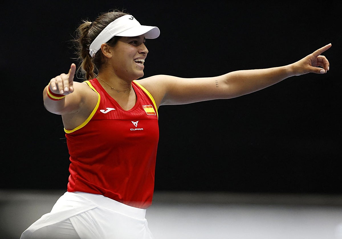 Jessica Bouzas celebra el triunfo ante Noskova y el pase a la final para España