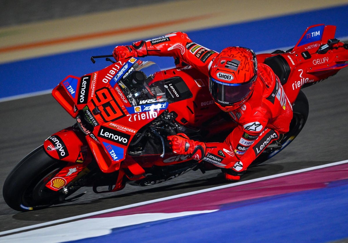 Marc Márquez pilota por el circuito de Losail, en Qatar