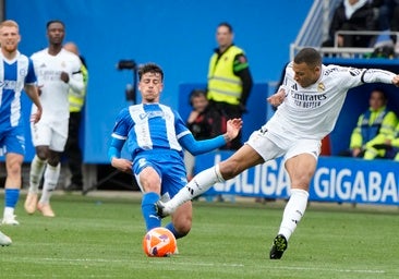Mbappé, primera expulsión en la liga, por una peligrosa entrada a Blanco
