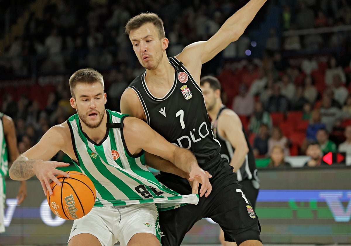 Radoncic, agarrado por Van Eick en el duelo de la primera vuelta con el Odilo Cartagena