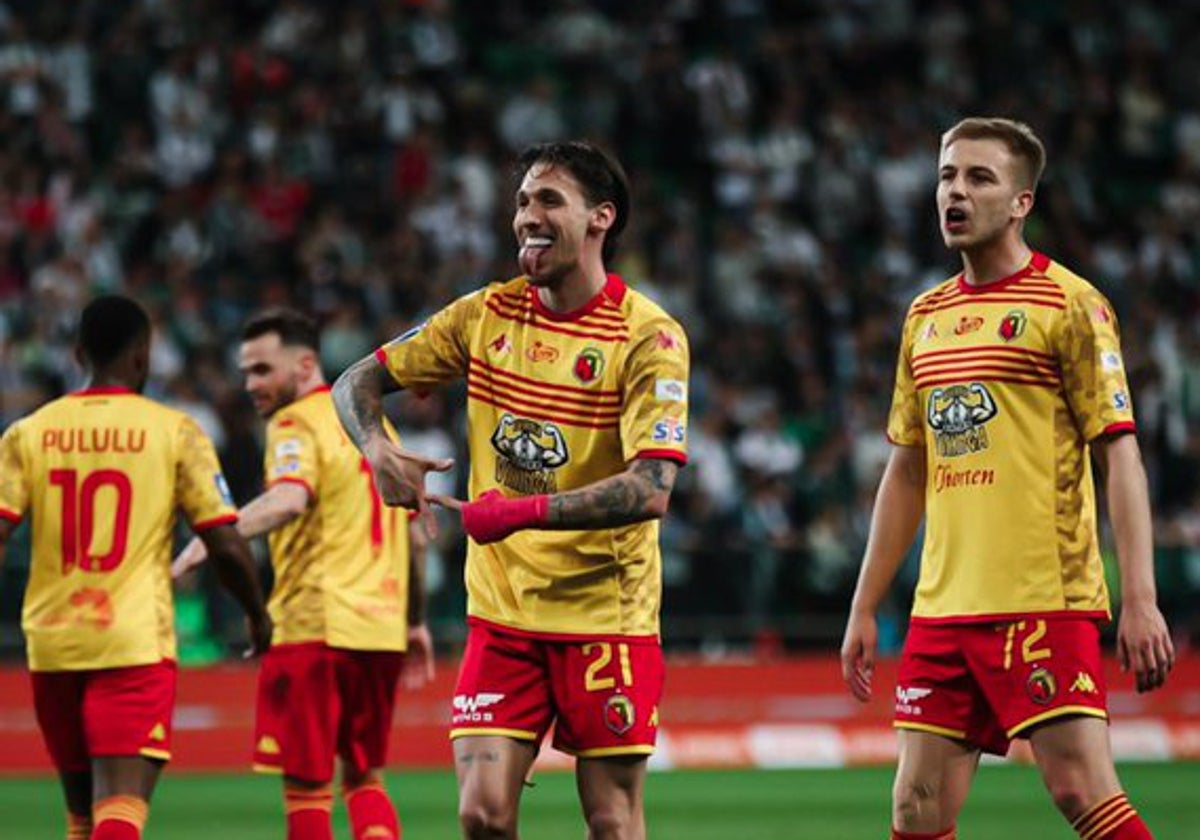 Churlinov and Skrzypczak celebrate the goal of victory against Legia Varsovia