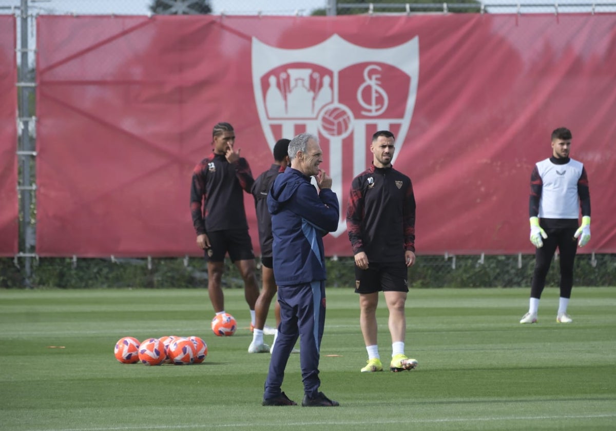 Joaquín Caparrós, en el entrenamiento de este Martes Santo