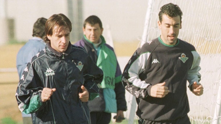 Alfonso and OLI, during a Betis training in 2000