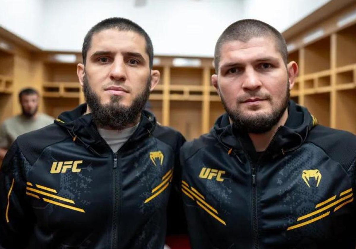 Islam Makhachev, junto a Khabib Nurmagomedov