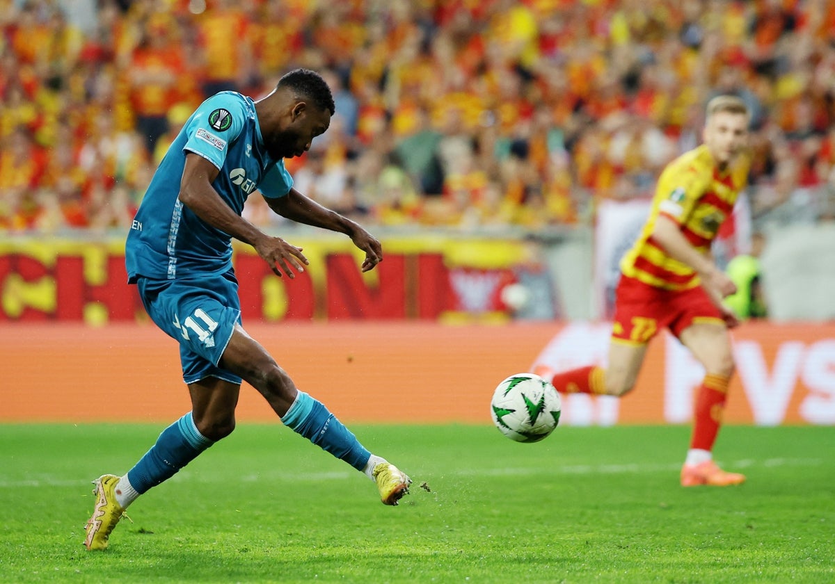 Bakambu remata durante el Jagiellonia - Betis