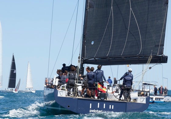 El Pelotari Project ha vuelto a ser una vez más el primer barco en llegar a Ibiza