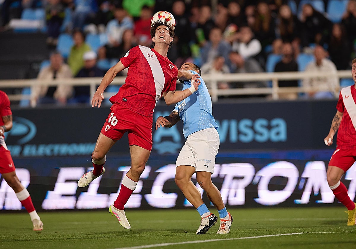 Manu Bueno, en un lance del partido del Sevilla Atlético en Ibiza