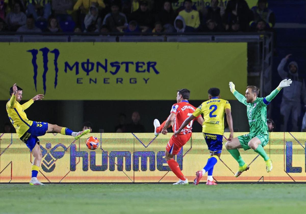 El Atlético tira la toalla en Las Palmas