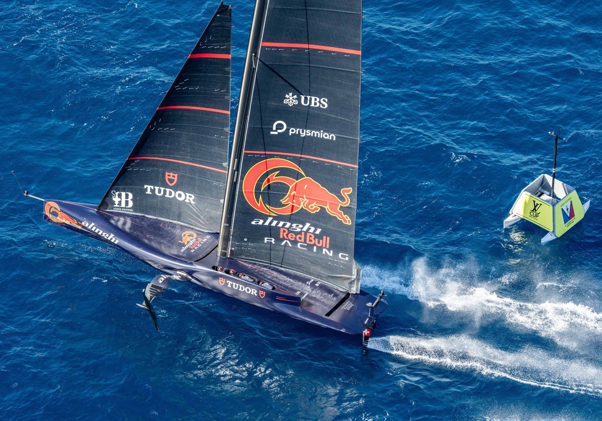 Alinghi Red Bull Racing durante la 37 Copa América de Barcelona