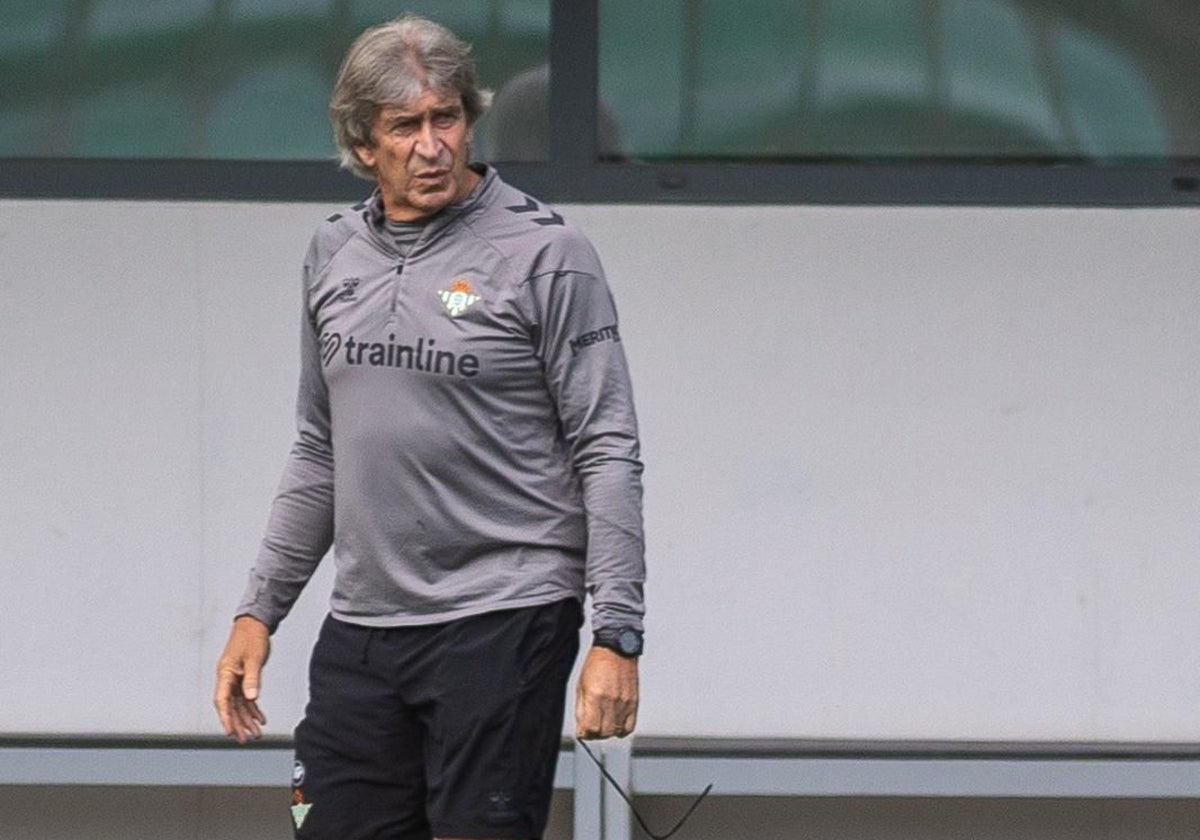 Pellegrini, en el inicio del entrenamiento de este domingo