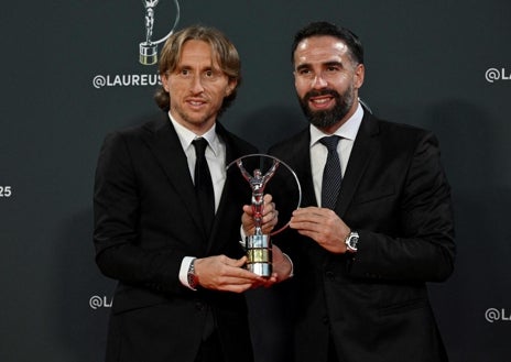 Imagen secundaria 1 - Alcaraz y Nadal, juntos de nuevo. Abajo, Modric y Carvajal con su Laureus y Simone Biles
