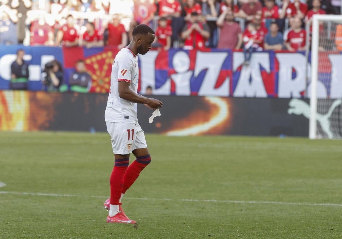 El enfado de Lukebakio tras su expulsión ante Osasuna: «Errar es humano pero...»