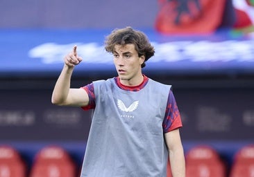 Diego Hormigo calentando en El Sadar