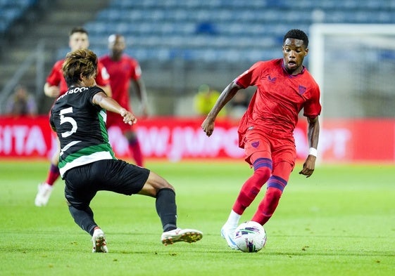 Idumbo, en un amistoso del Sevilla ante el Sporting de Portugal en el Algarve