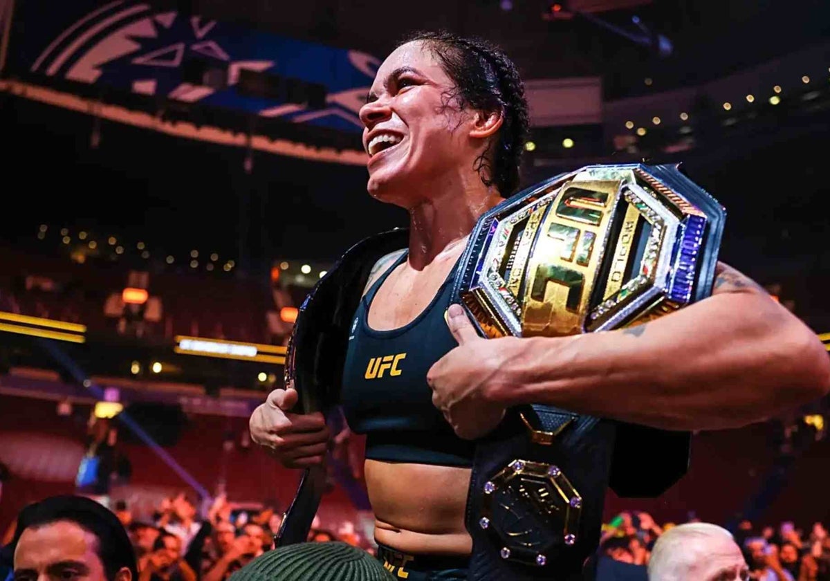 Amanda Nunes, con sus dos cinturones tras su retiro